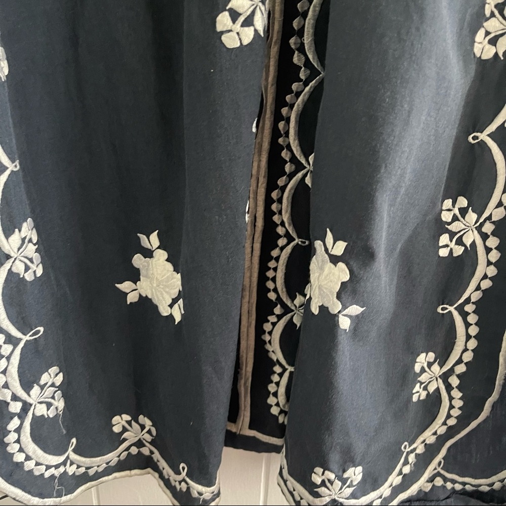 Vintage Leandra Crochet Embroideries Blue & White Floral Caftan - Picture 7 of 14